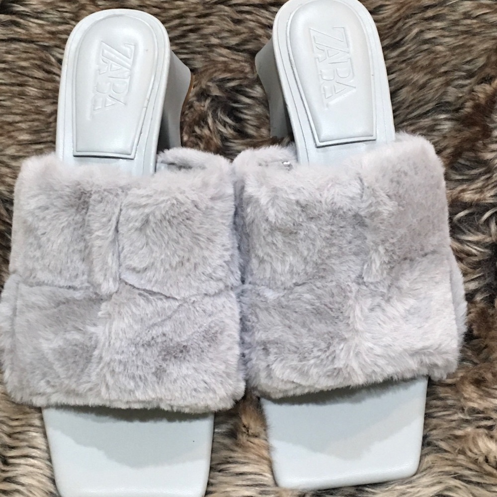 ZARA BLOCK HEEL FAUX FUR SANDALS SIZE 39 (8) “New without tags”